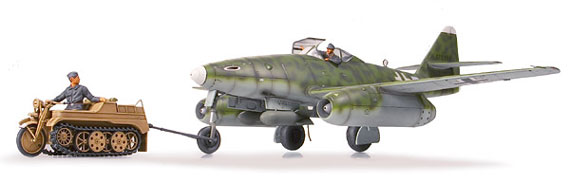 61082 Messeschmitt Me262 A-2a w/ Kettenkraftrad