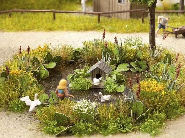 Noch NO14346 Duck House with Duck for H0