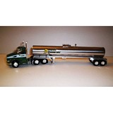 TrucksNstuff 064 Peterbilt 579 Day Cab with Food Grade Trailer