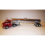 TrucksNstuff 070 Kenworth T680 Day Cab with Food Grade Trailer