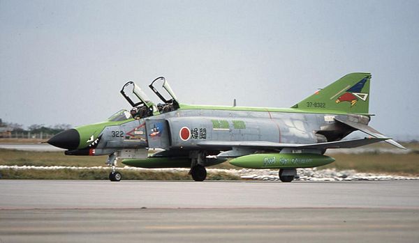 Hasegawa 02182 F4 EJ Kai Phantom II 302SQ Good Bye Okinawa