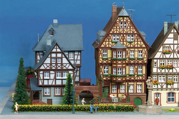 Kibri 38902 Half Timbered House With Bay Windows