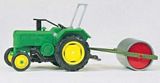 Preiser 17929 Farm tractor with agricultural roller