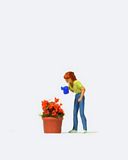 Preiser 28103 Watering the flowers