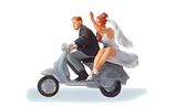 Preiser 28150 Wedding couple on vespa