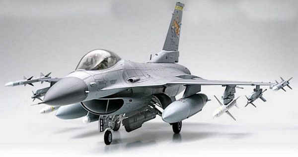 Tamiya 60315 Lockheed Martin F-16CJ Blk 50