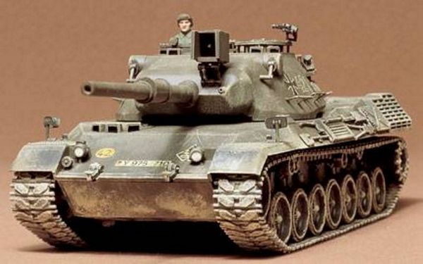 Tamiya 35064 German Leopard Med Tank Kit