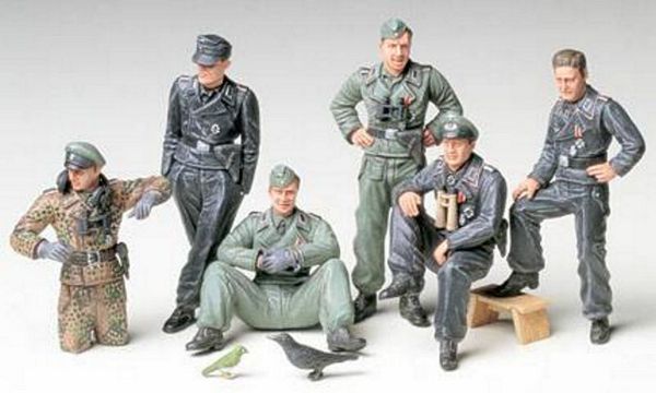 Tamiya 35201 German Tank Crew at Rest