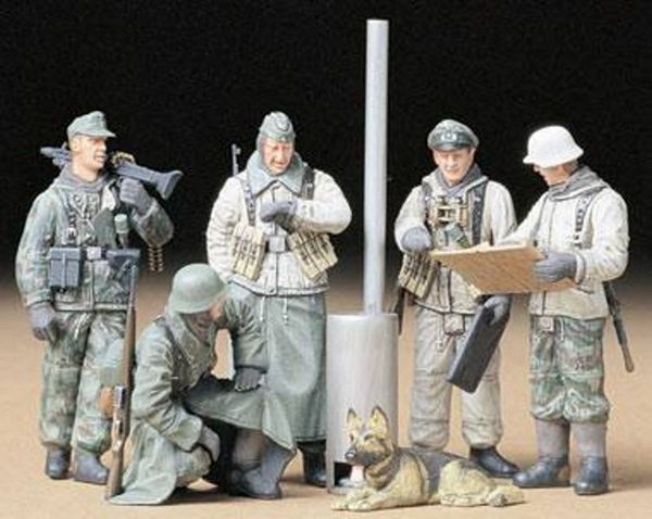 Tamiya 35212 Ger Soldiers at Field Briefing