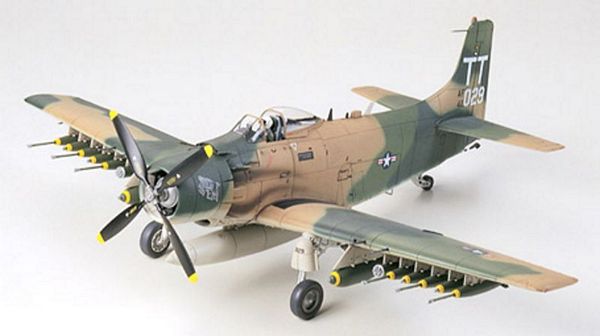 Tamiya 61073 Douglas A-1J Skyraider USAF