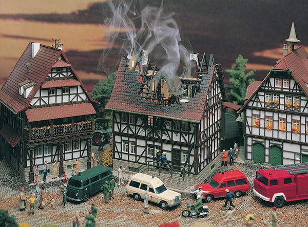 Vollmer 43728 House on fire